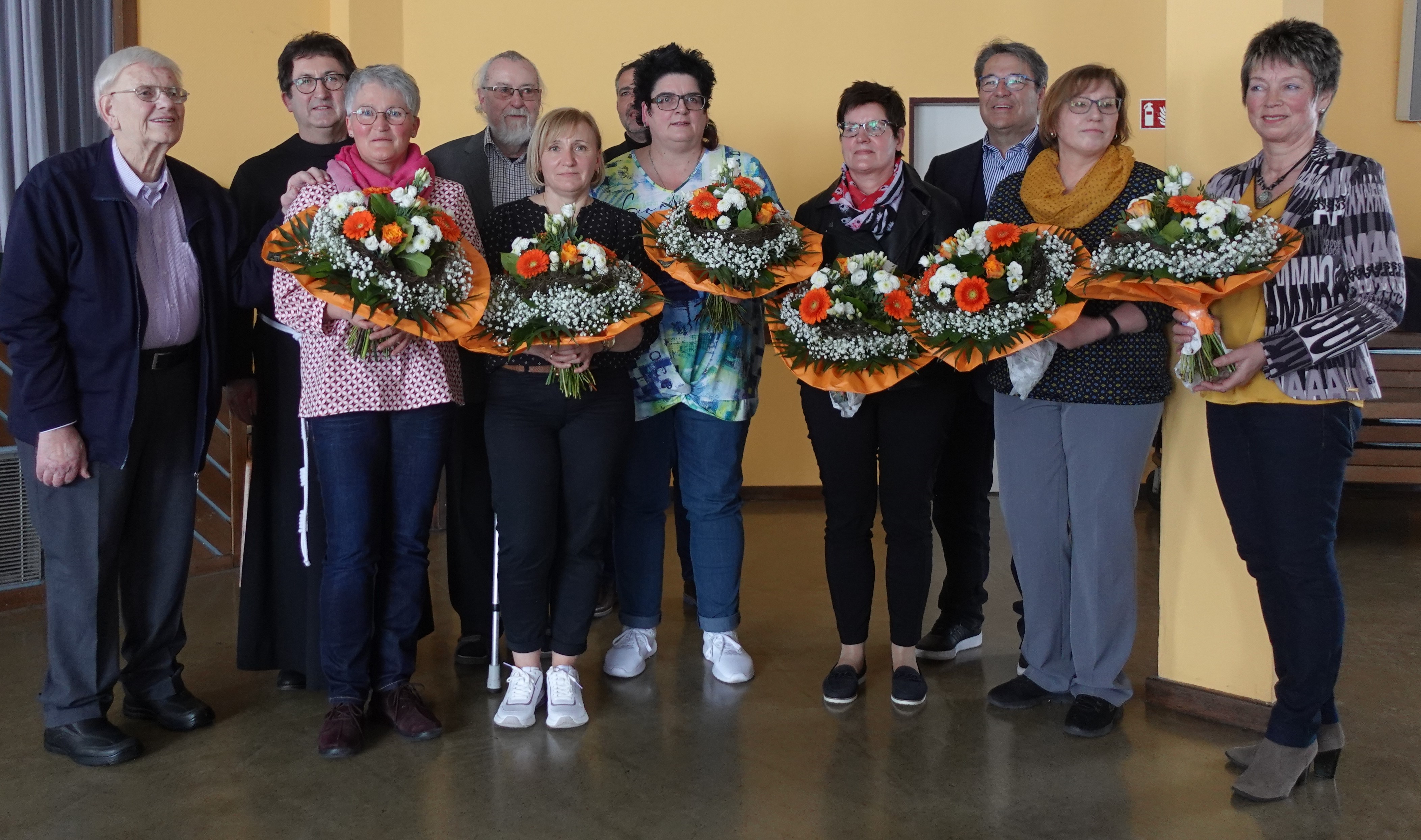 v.l.: Clemens Balles, Pater Josef Bregula, Ruth Offner, Walter Gramlich, Irina Ebert, Torsten Hauck, Heidi Sack, Martina Weimann, Bernhard Berberich, Gabi Horn, Andrea Böhrer  Foto: Sozialstation Walldürn