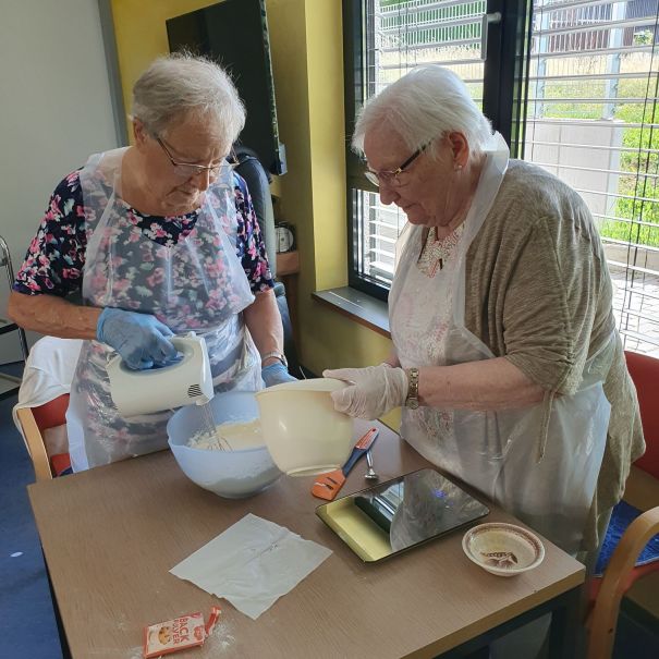 In der Senioren-Tagespflege: &quot;Backen Früher und Heute&quot;